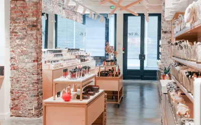 Conception intérieure de la boutique AVRIL Cosmétique Bio dans le Vieux-Lille : un concept store naturel et immersif